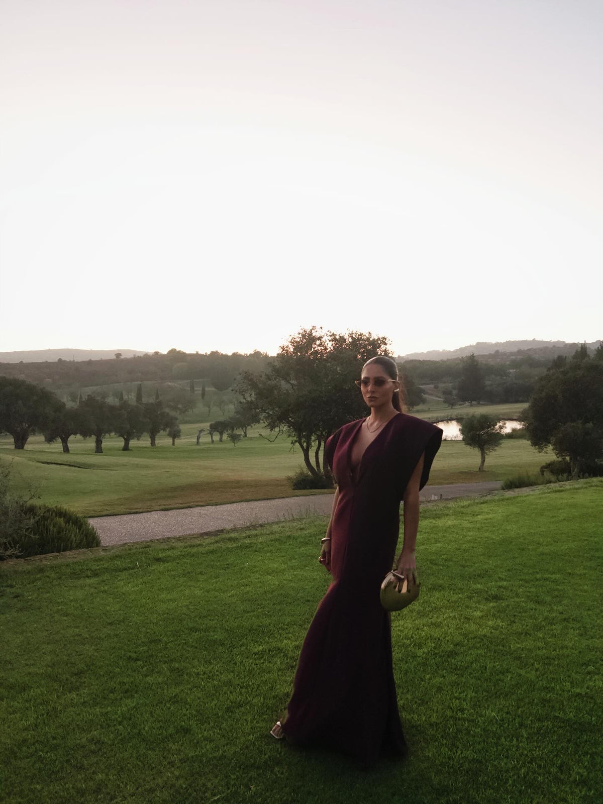 vestido ombreiras roxo