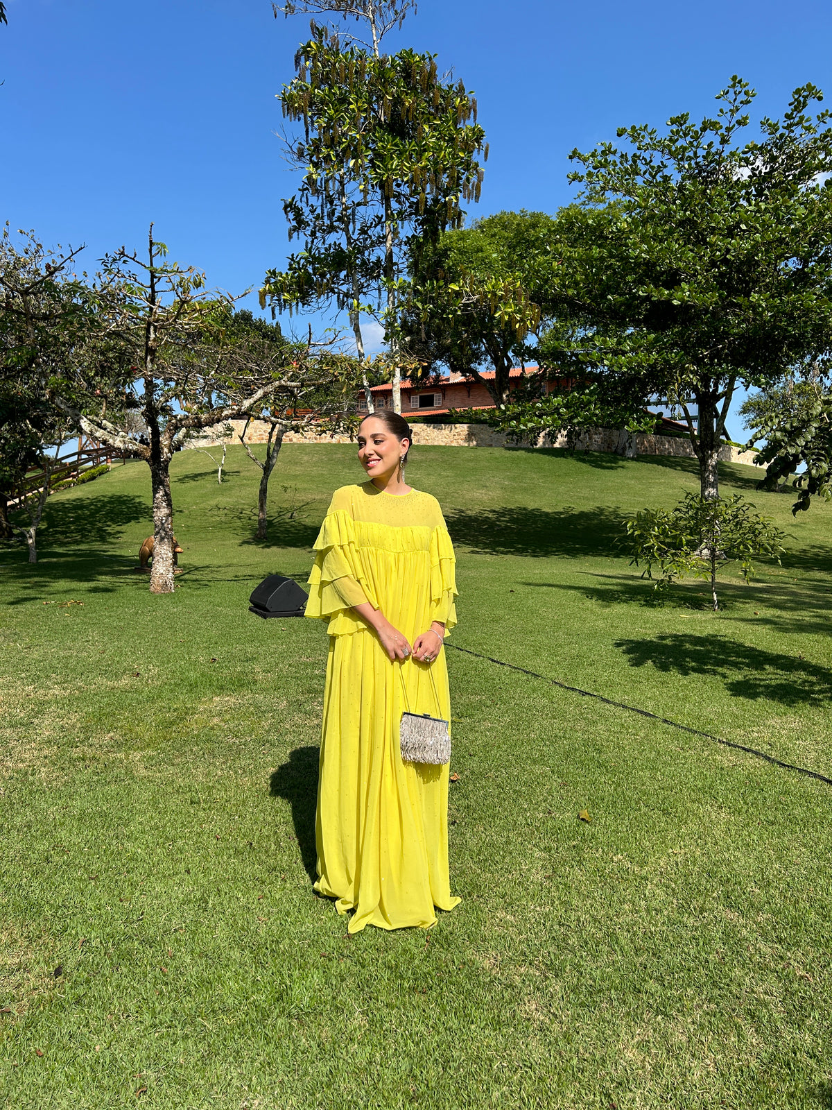 vestido manga babados amarelo