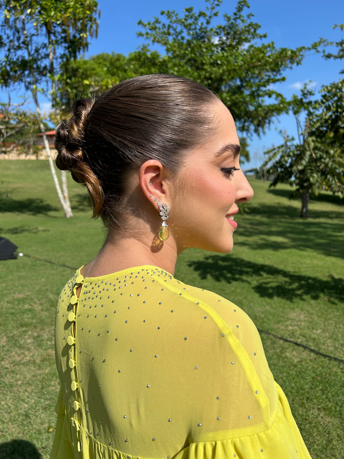 vestido manga babados amarelo