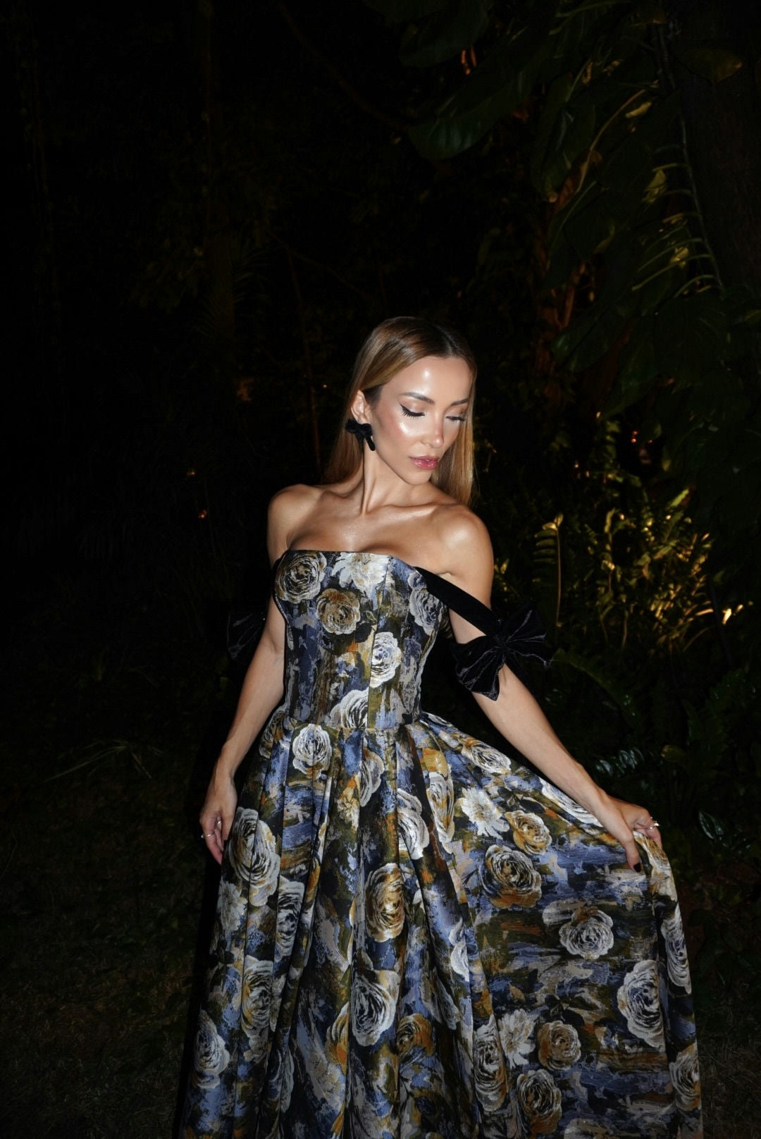 vestido jacquard floral laço