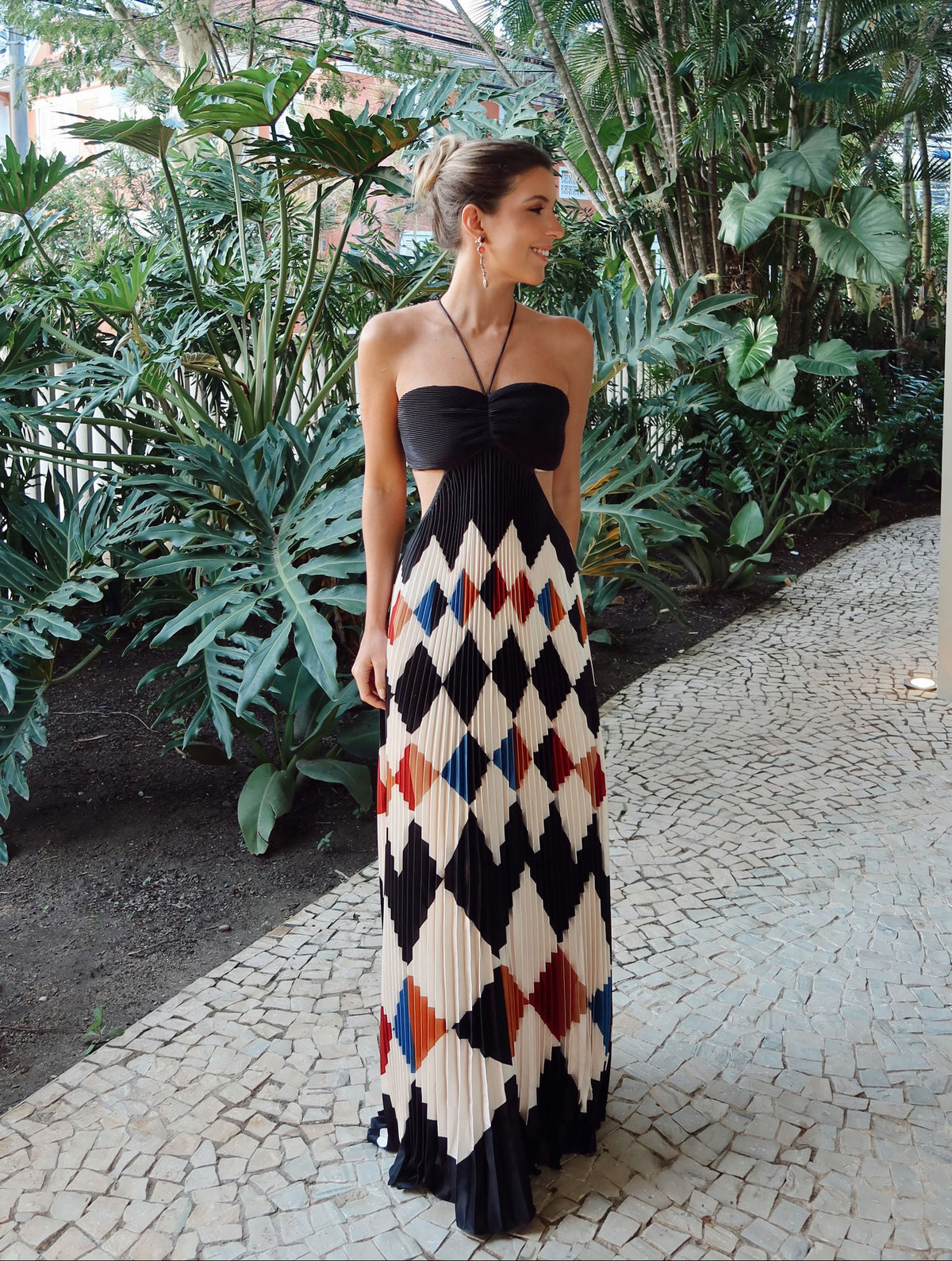Vestido geométrico plissado