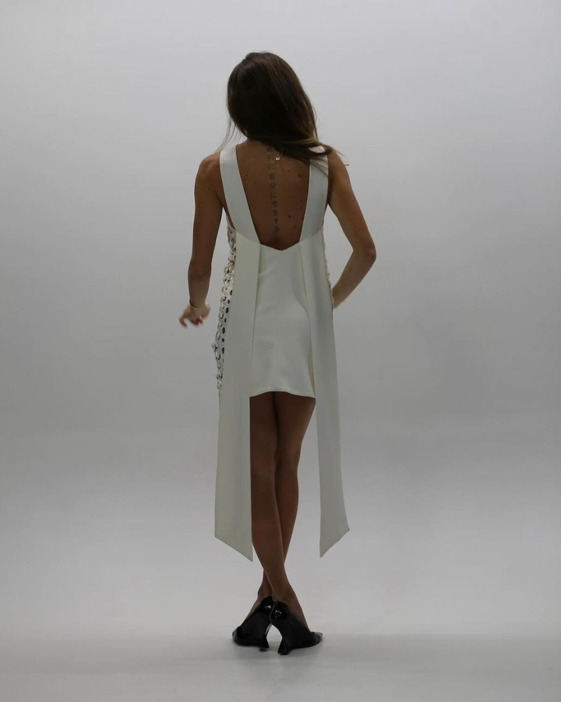 vestido ilhós branco