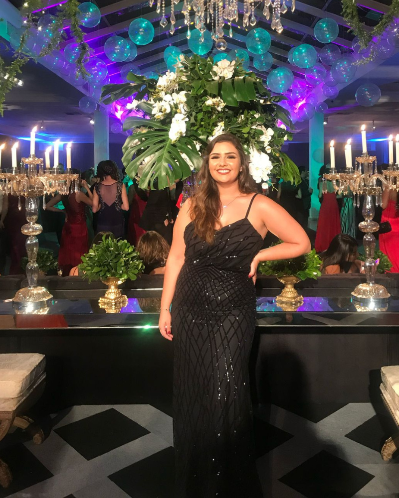vestido pedraria preto