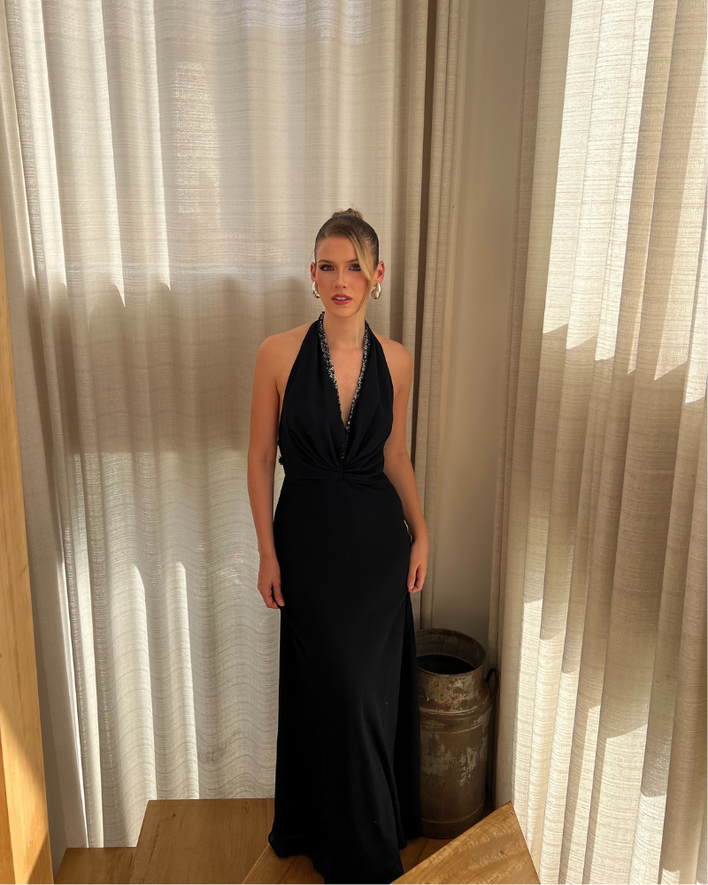 vestido preto com pedraria