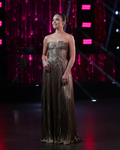 vestido plissado dourado