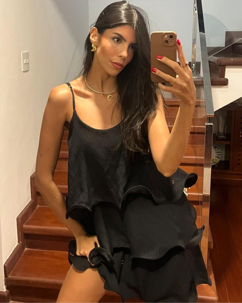 vestido curto camadas estruturadas preto