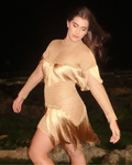 vestido crochê e franjas curto dourado