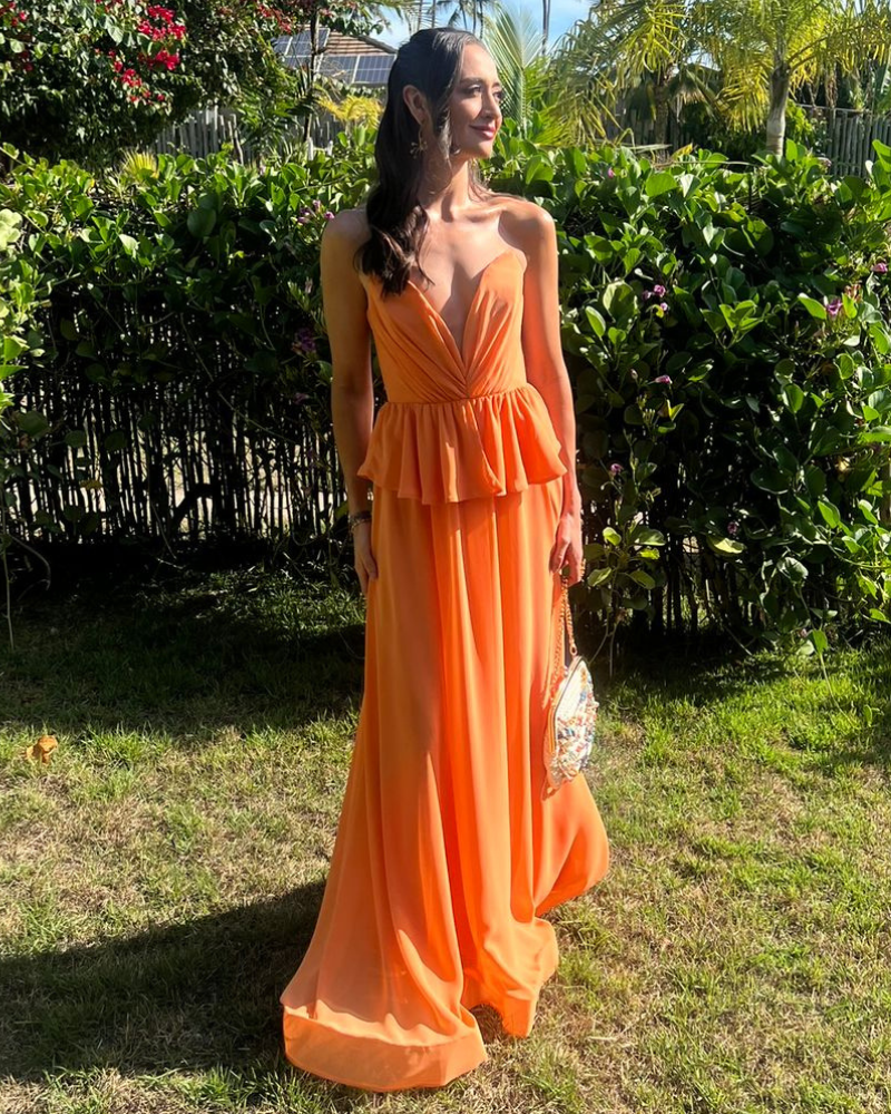 vestido decote v laranja
