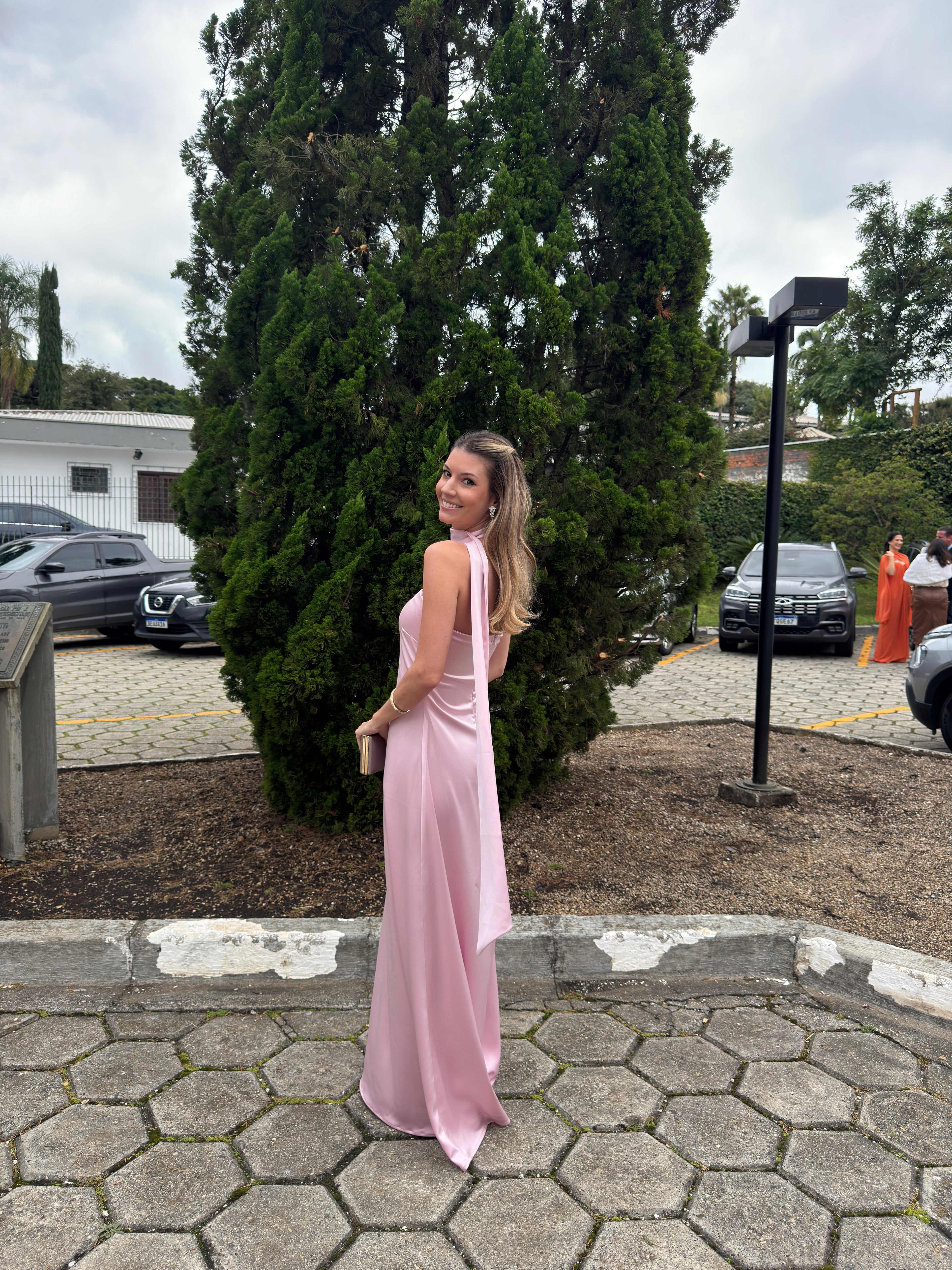 vestido lenço acetinado rosa