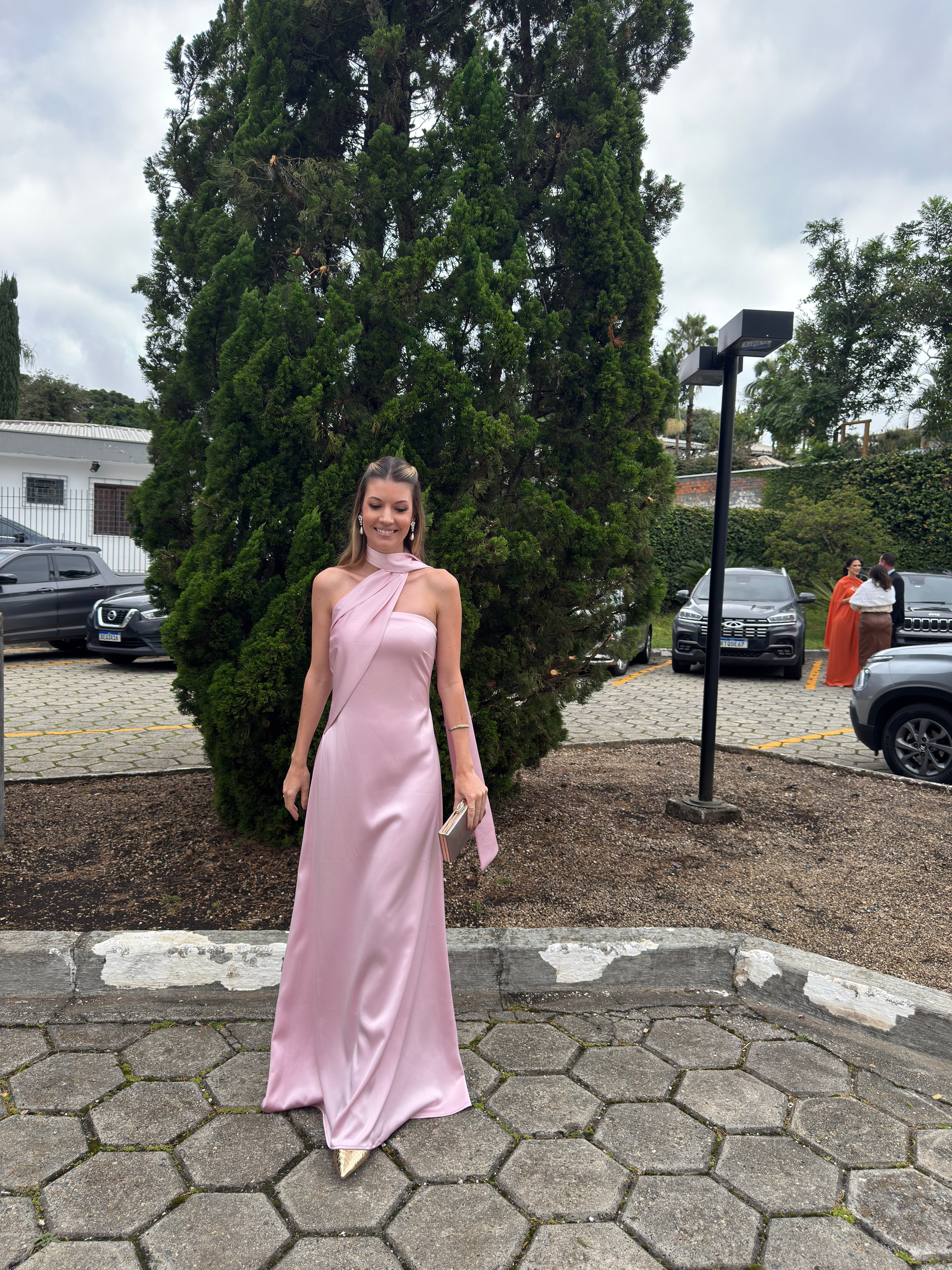 vestido lenço acetinado rosa