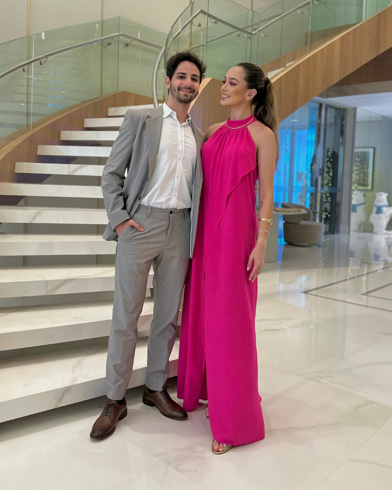 vestido fenda frente única rosa