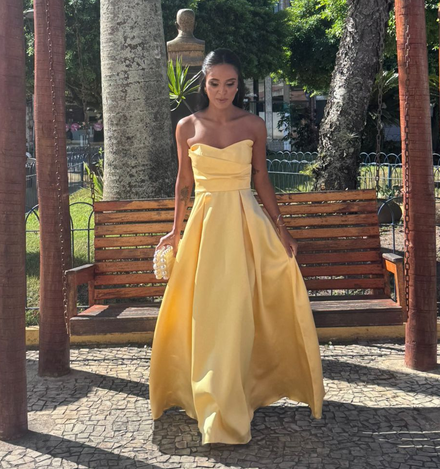 Vestido amarelo com laço nas costas P