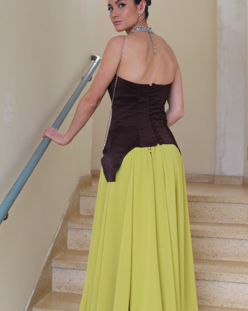 conjunto saia midi verde lima e corset preto