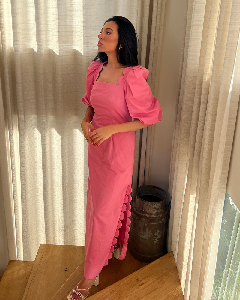 vestido fenda bolinhas rosa