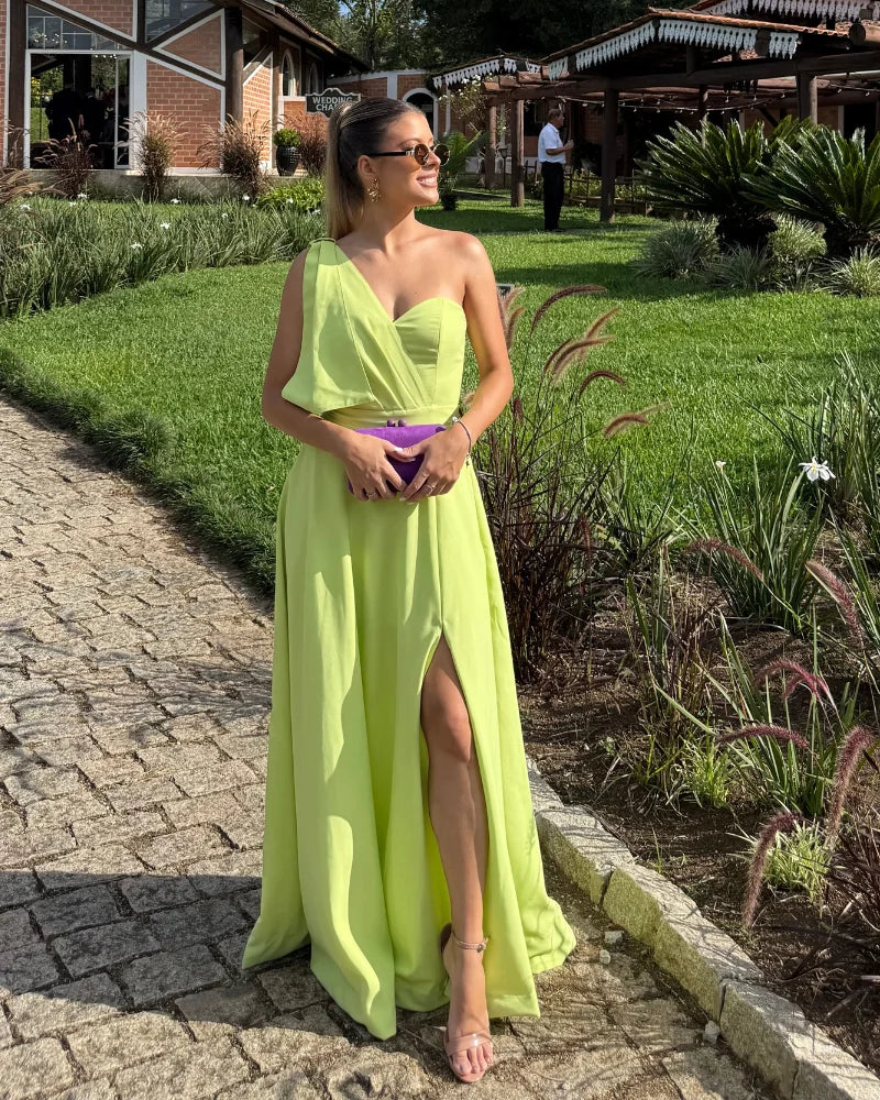 vestido ombro único verde lima