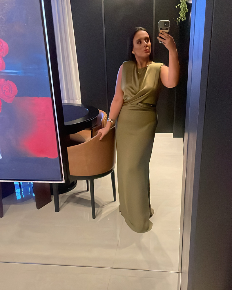 vestido sem manga verde oliva