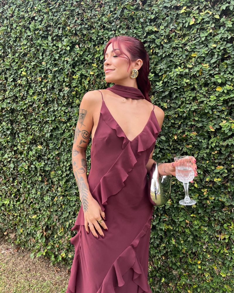 vestido babados bordô