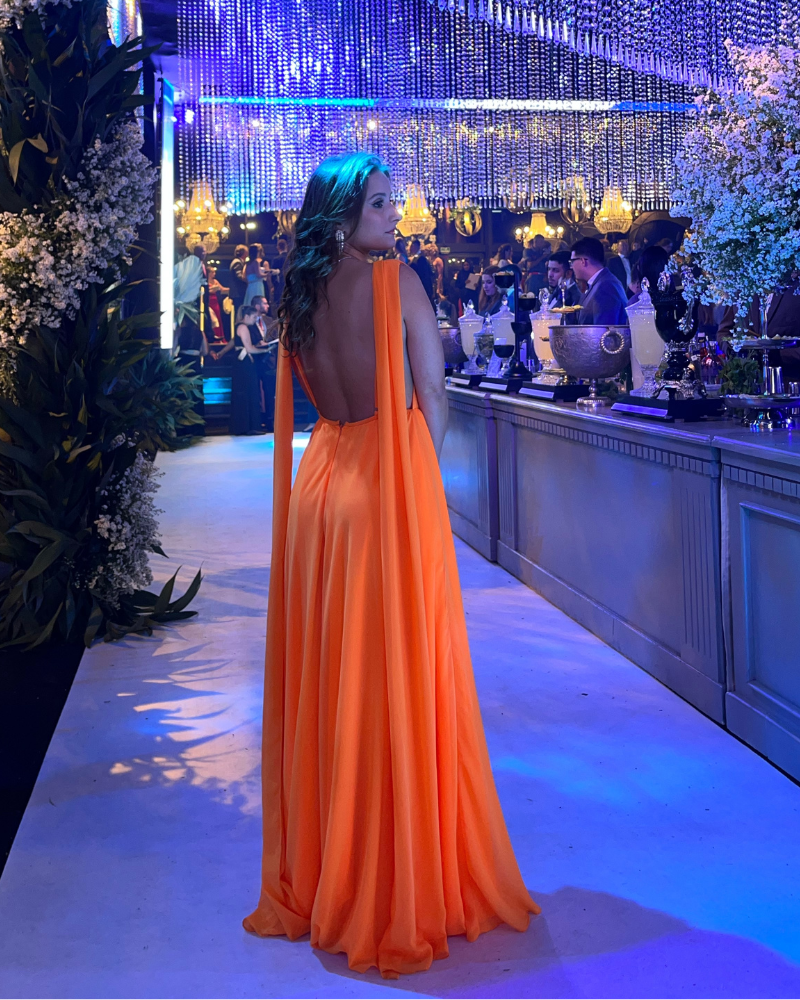 vestido fluído laranja