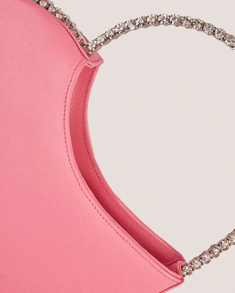 bolsa de coração rosa em couro