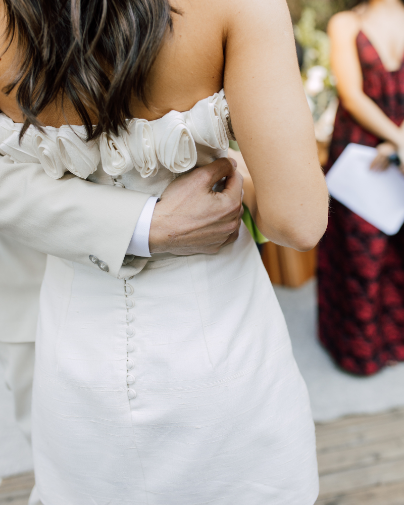 vestido curto detalhe flores off white