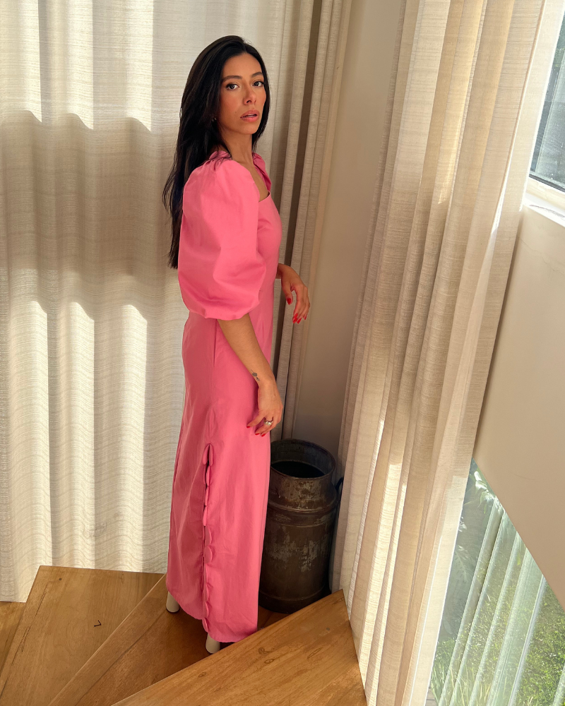 vestido fenda bolinhas rosa