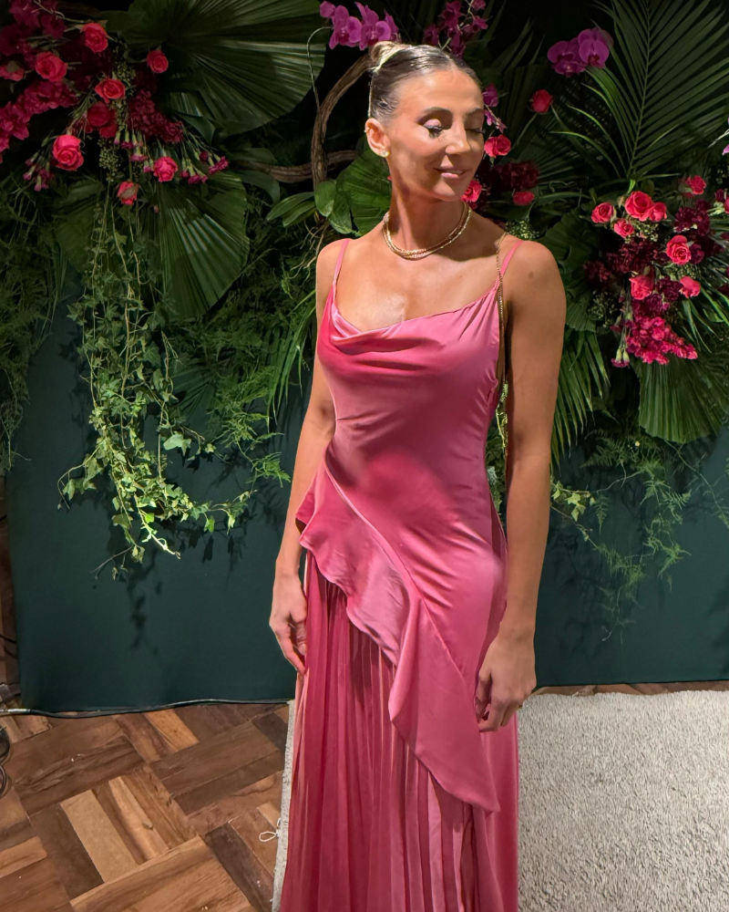 vestido semi plissado cetim rosa
