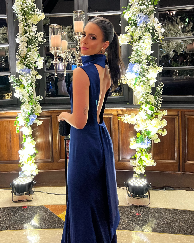 vestido gola e decote azul marinho