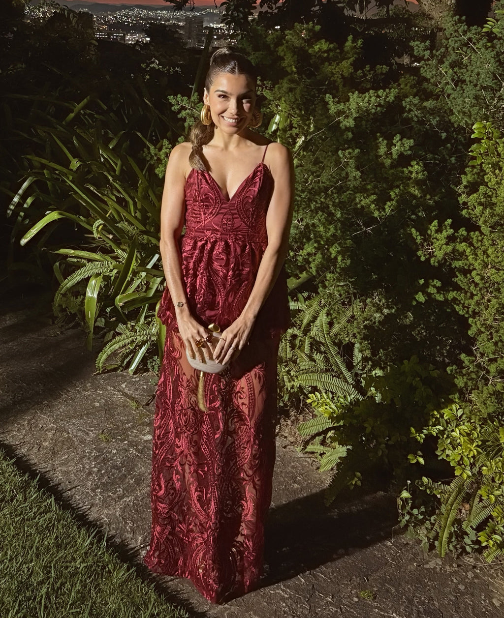 Vestido marsalla com transparência