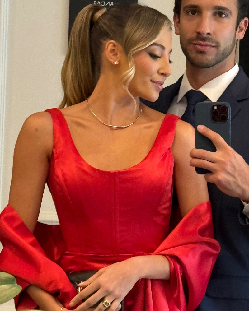 vestido aplicação de flores vermelho