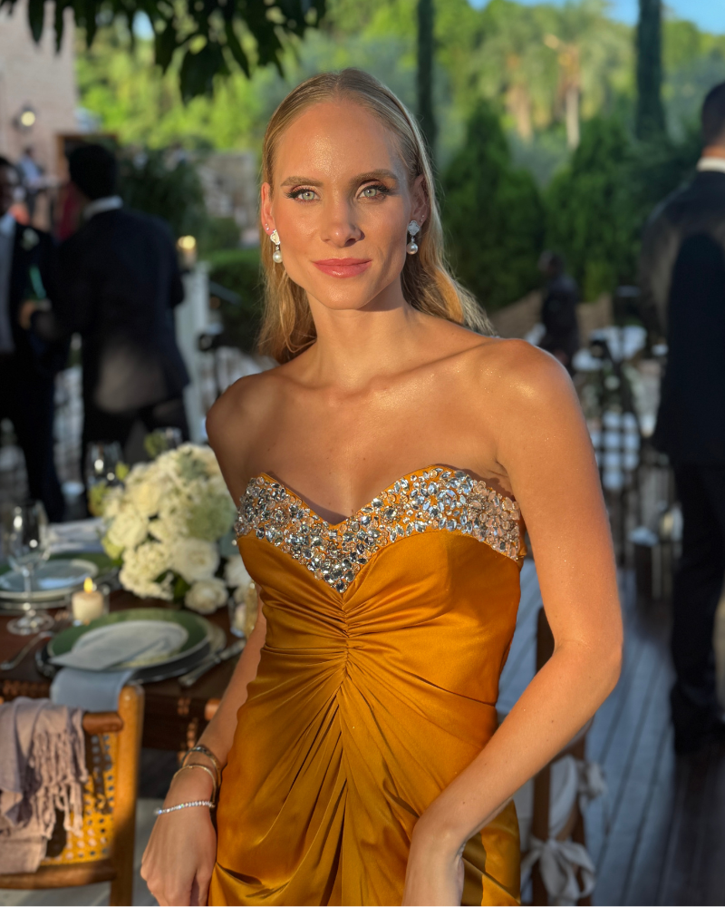 vestido longo com pedrarias amarelo