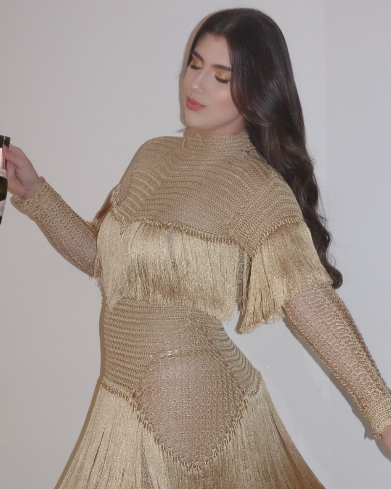 vestido crochê e franjas curto dourado