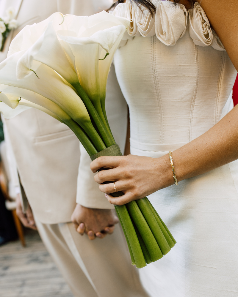 vestido curto detalhe flores off white