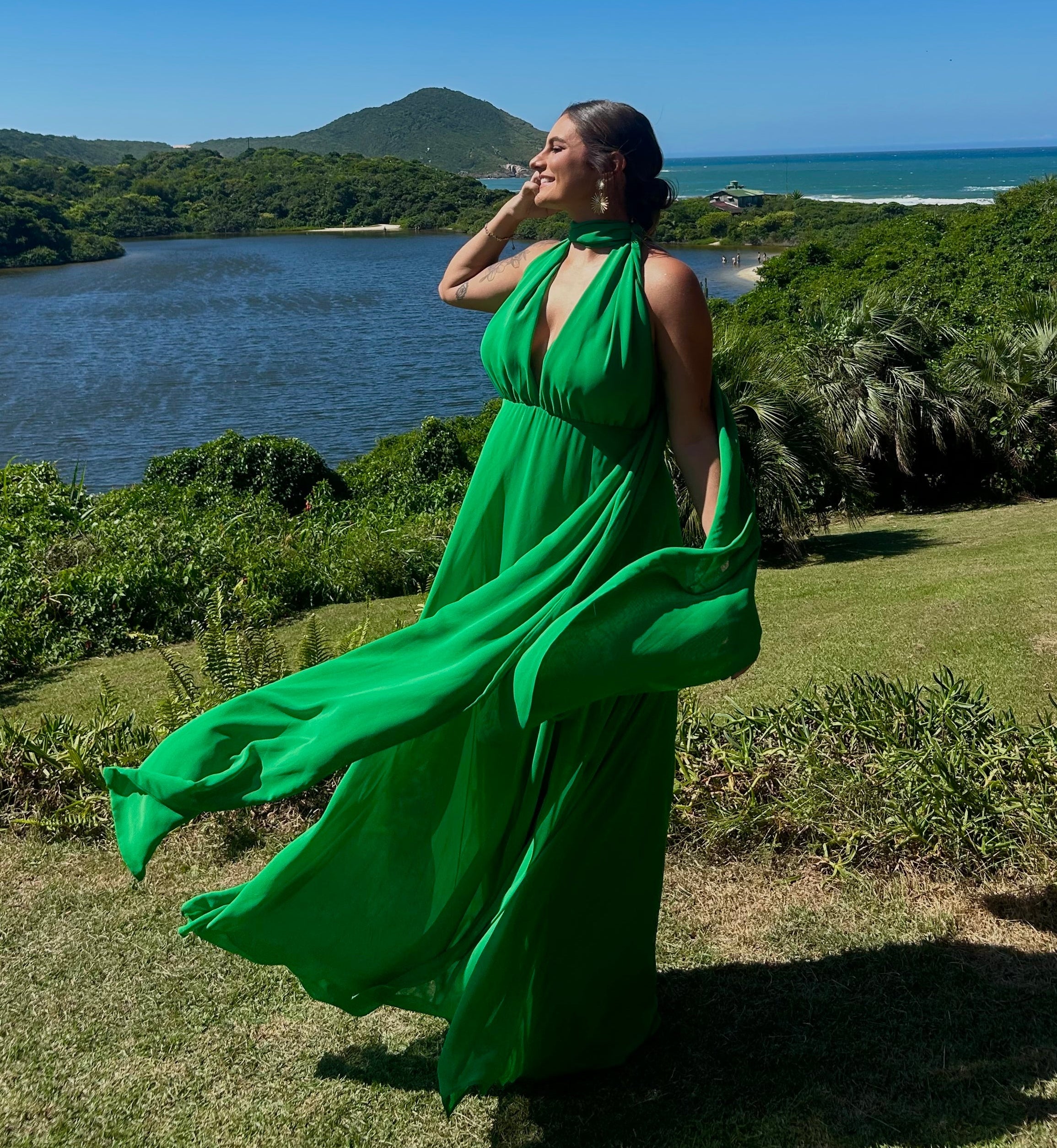 Vestido longo verde amarrações