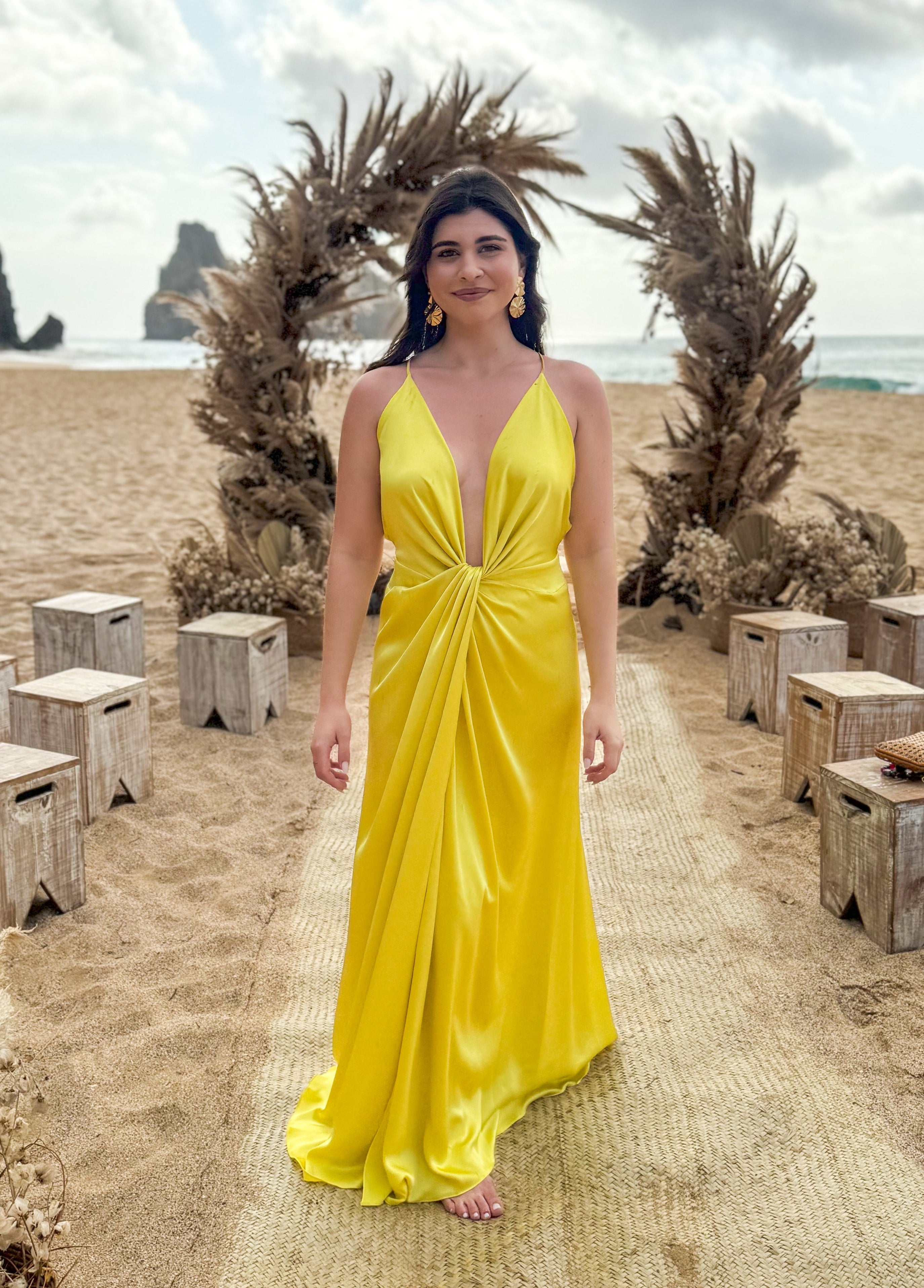 Vestido acetinado verde lima tamanho M ou 38