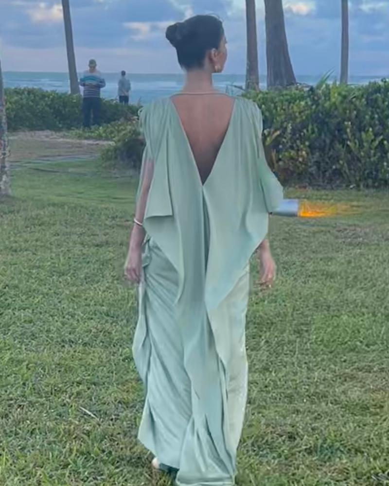 vestido longo com detalhes recortados verde