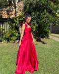 vestido decote reto vermelho