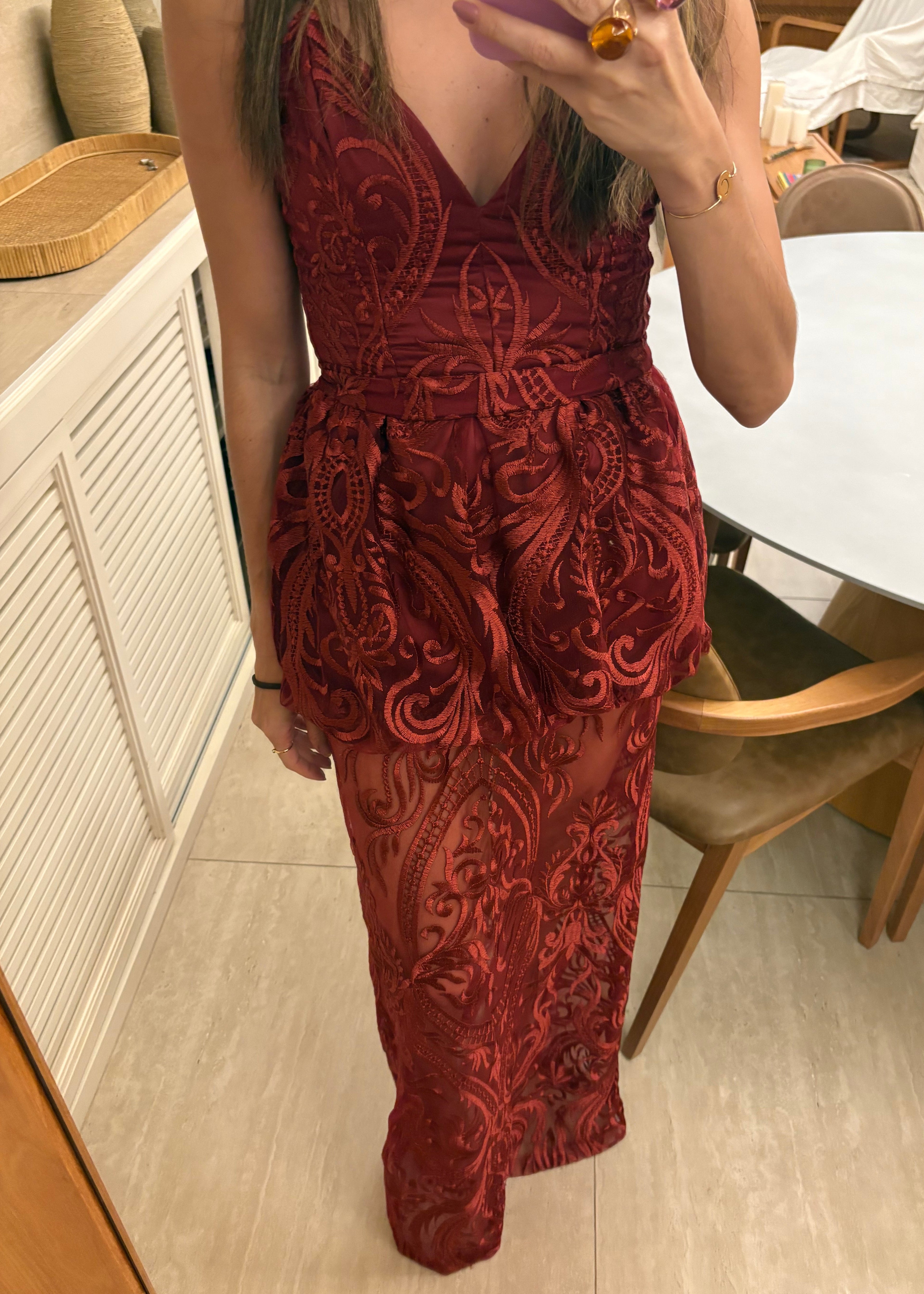 Vestido marsalla com transparência