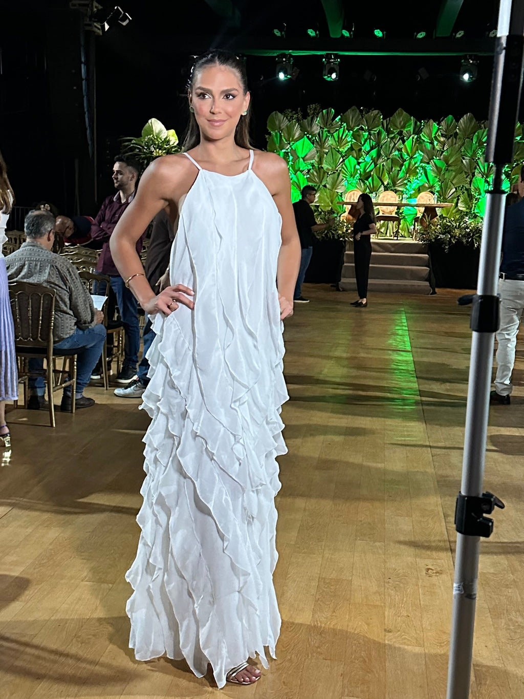 vestido escamas branco