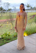 vestido patches decote nude
