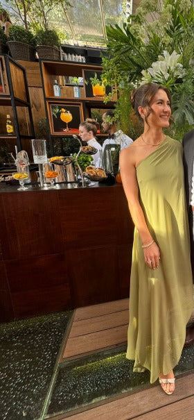 vestido midi verde claro