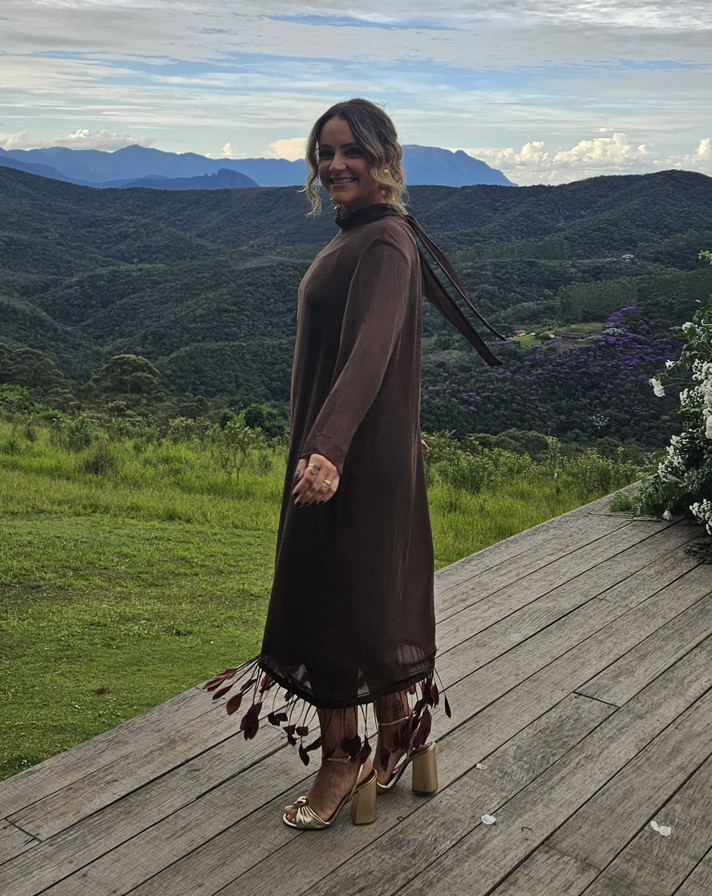 Vestido midi marrom de crepe leve tamanho M
