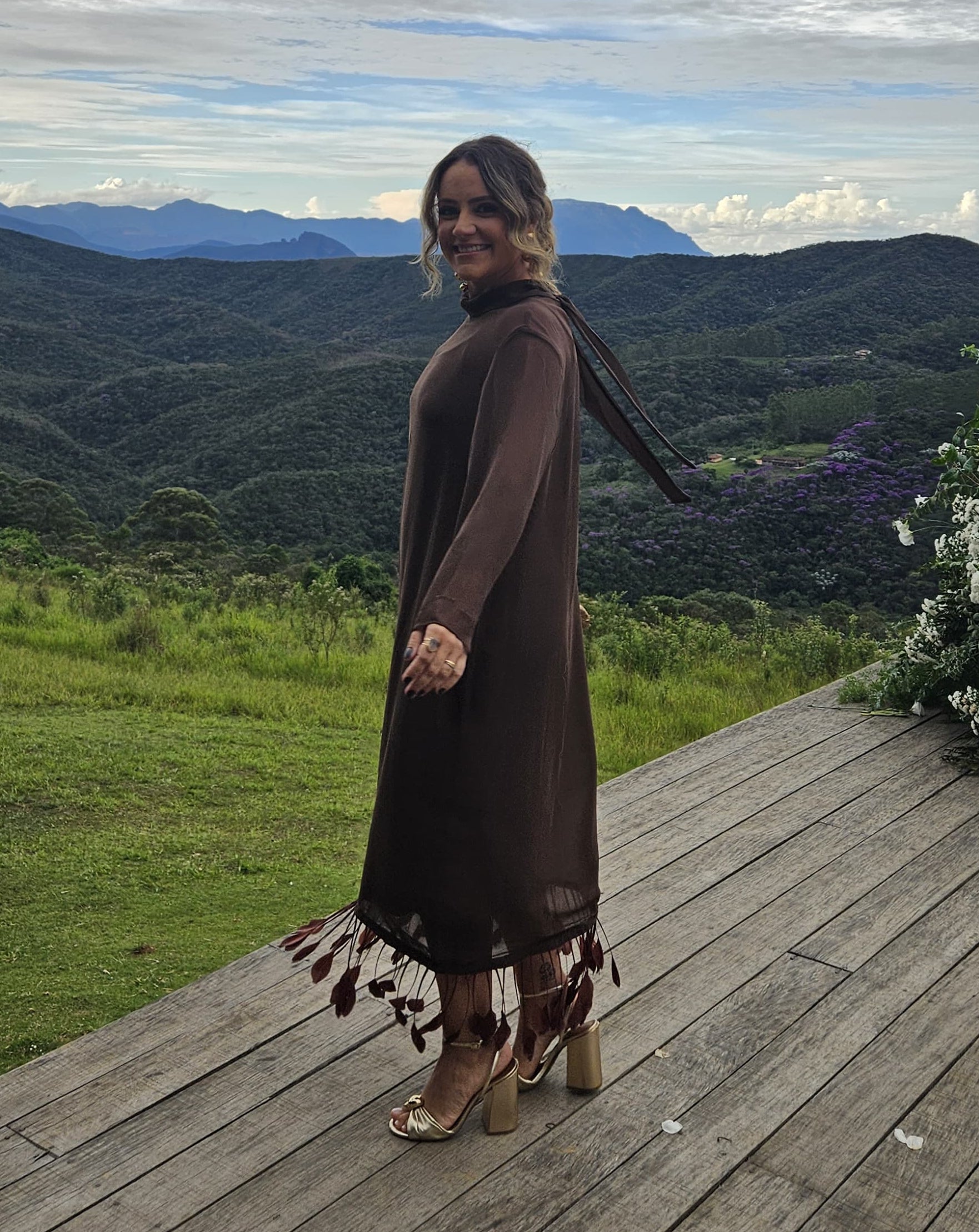 Vestido midi marrom de crepe leve tamanho M
