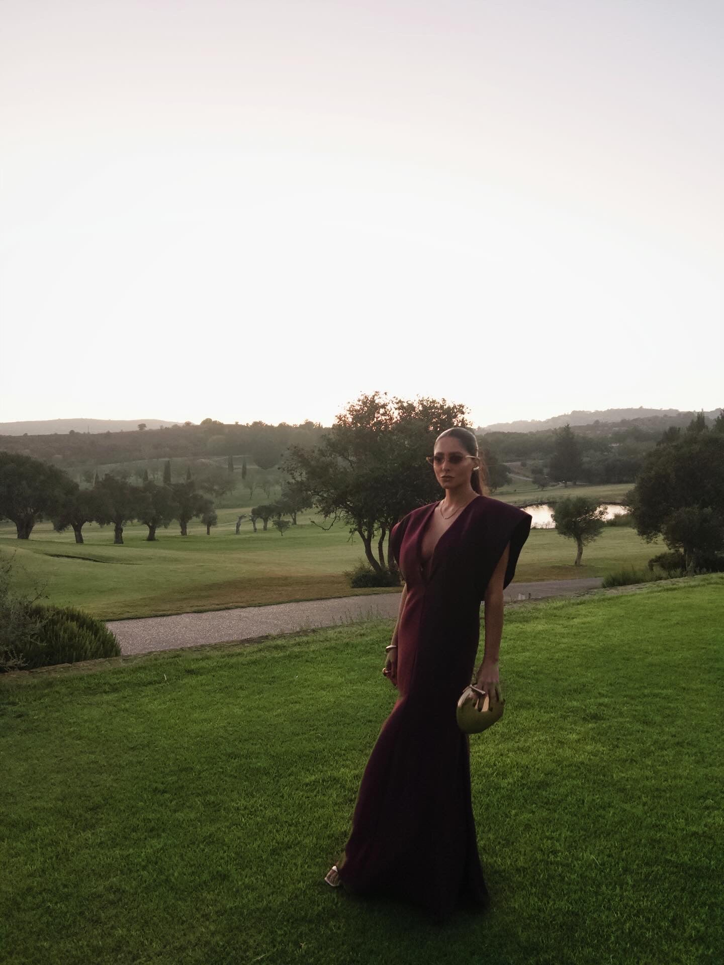 vestido ombreiras roxo