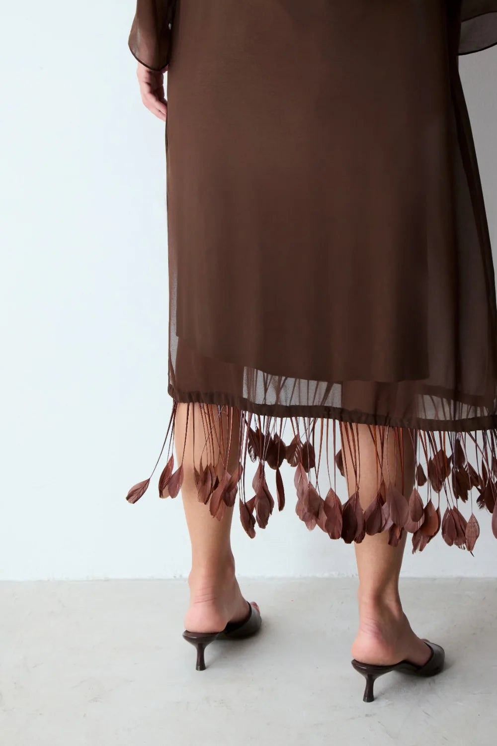 Vestido midi marrom de crepe leve tamanho M