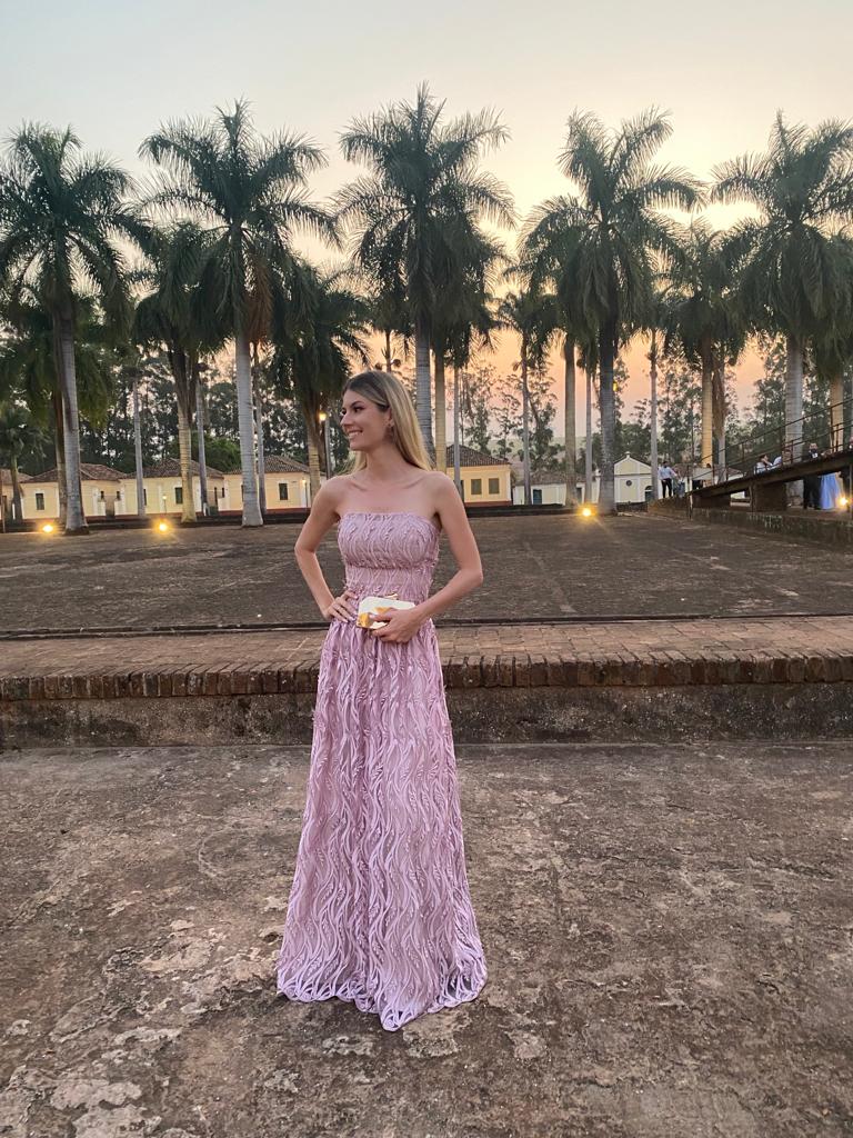 vestido aplicações lilás