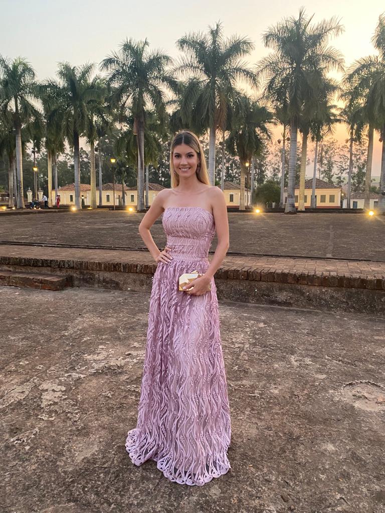 vestido aplicações lilás