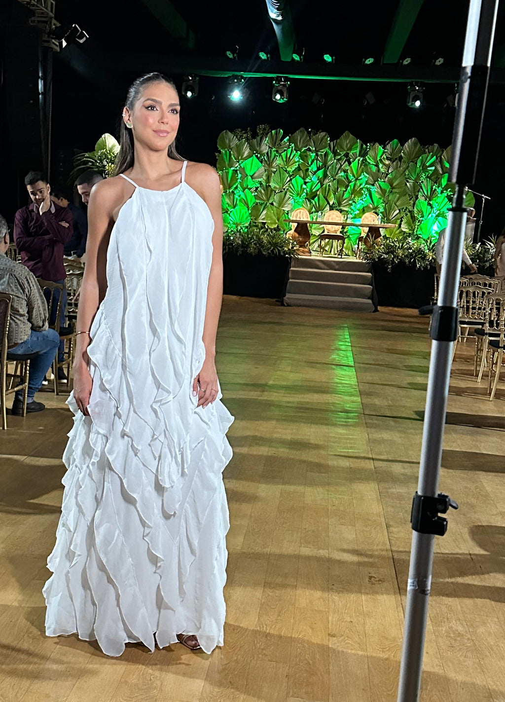 vestido escamas branco
