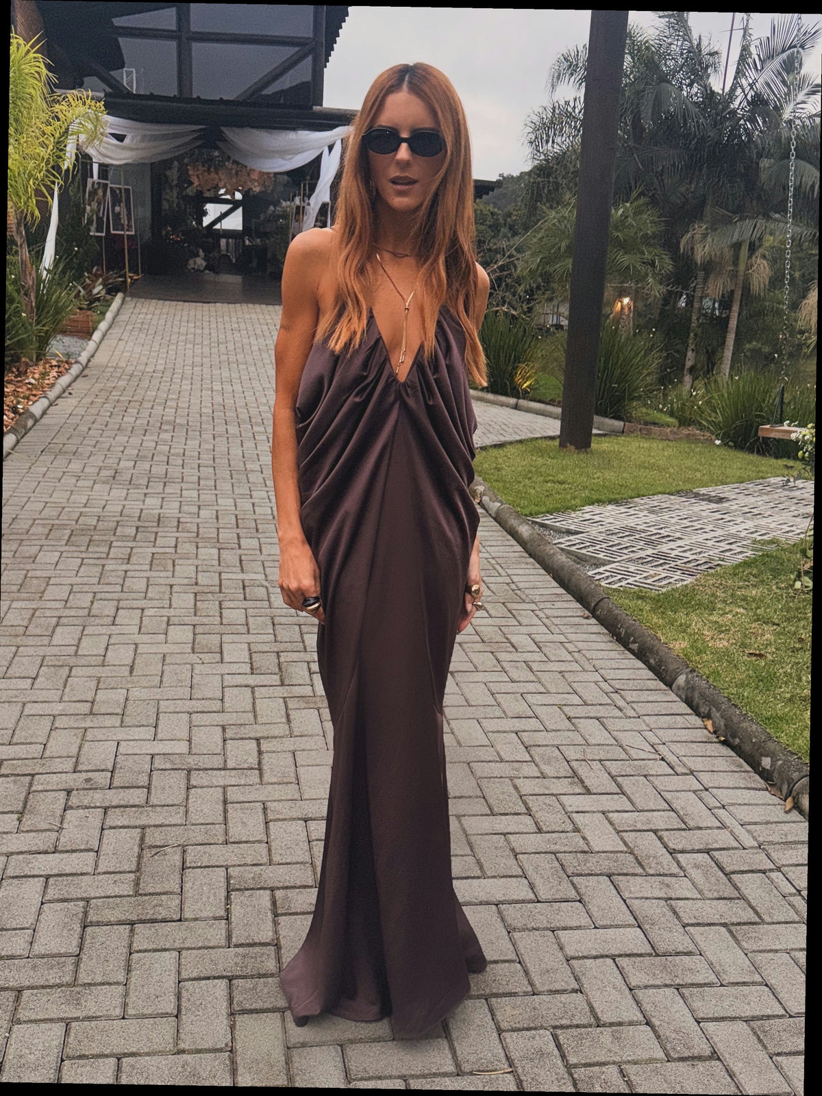 vestido decote drapeado marrom