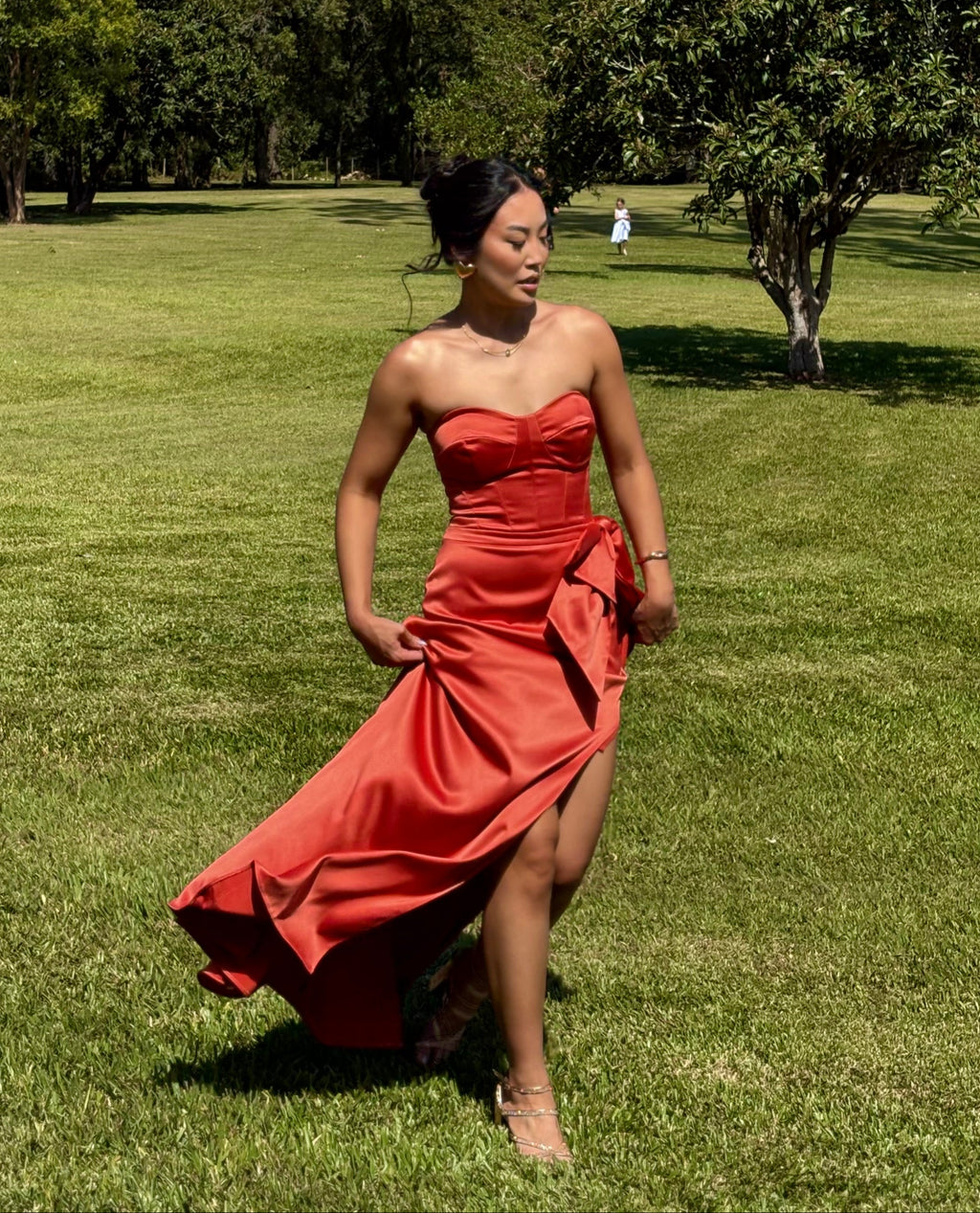 Vestido laranja tomara que caia longo