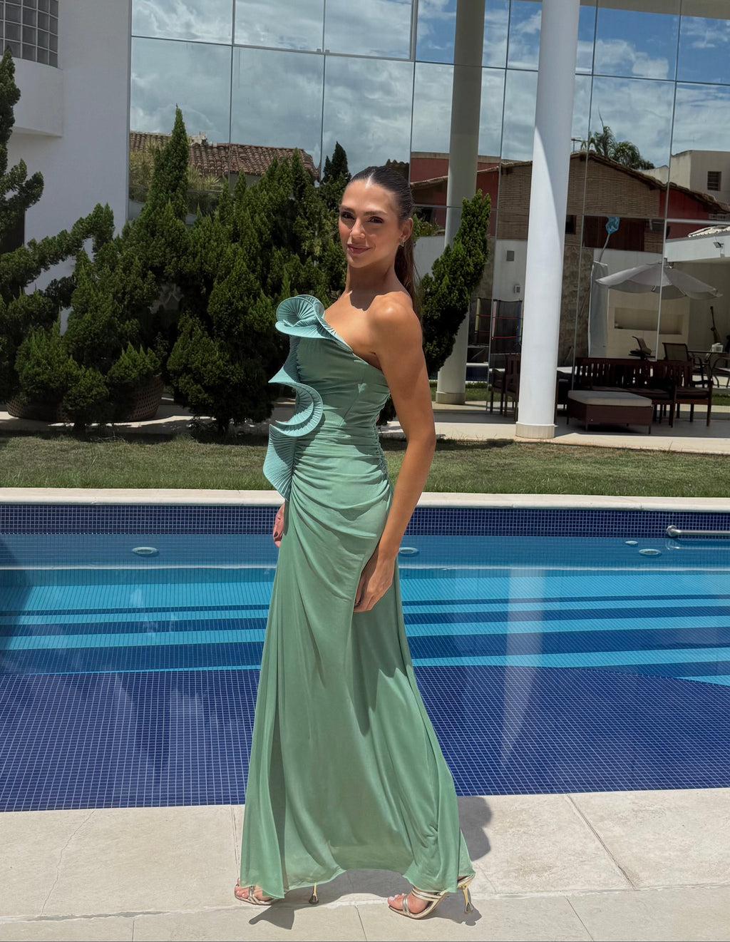 vestido detalhe estrutura verde água